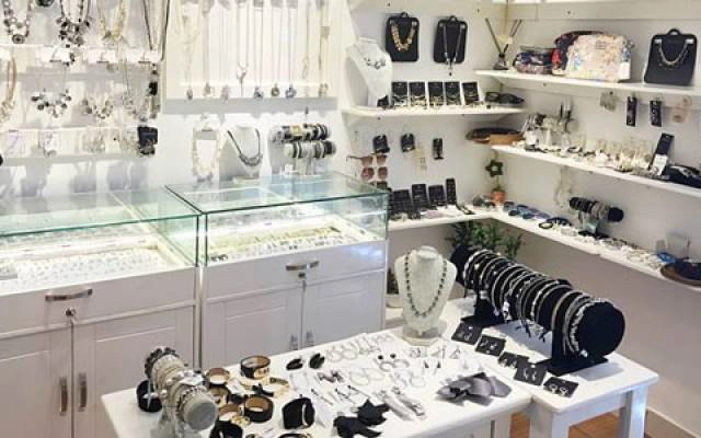 Fiona Accessories - Hoàng Cầu