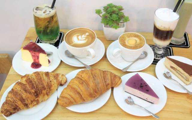 Flat White Coffee, Teas & Cakes