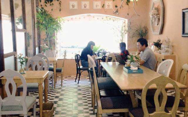 Kem Goody Fly Garden - Coffee & Cupcake