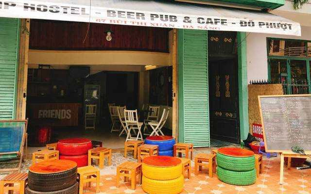 Friends - Trip Hostel - Beer Pub & Cafe