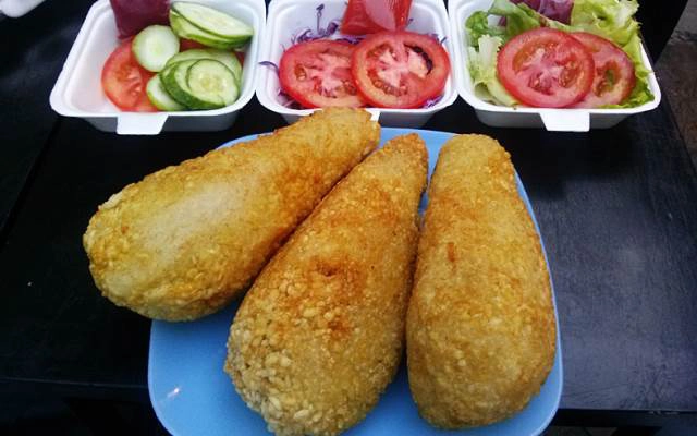 Quán Ăn Gà Bó Xôi A Tẻo