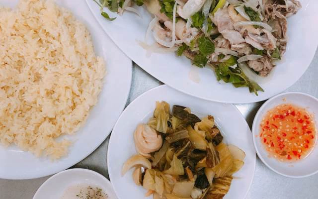 Quán Ăn Gà Ta Hội An - Cơm Gà, Cháo Gà & Miến Gà