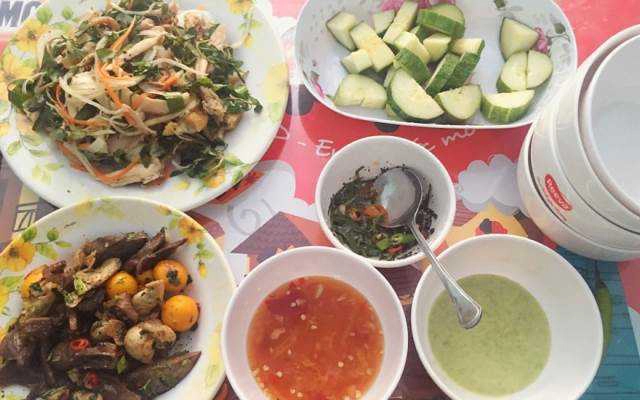 Gà Ta Xé Phay - Quán Nhậu Bình Dân