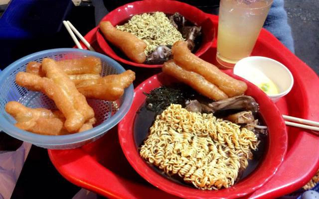 Quán Ăn Gà Tần, Bánh Cuốn Nóng & Bún Chả - Đình Thôn