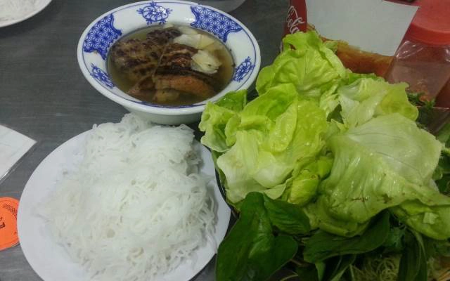Quán Ăn Gà Tần, Bánh Cuốn Nóng & Bún Chả - Trần Quốc Hoàn