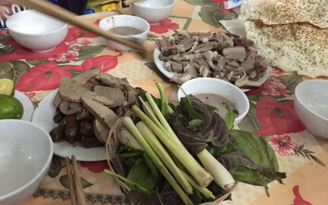 Hà Ngân - Đặc Sản Chó & Mèo