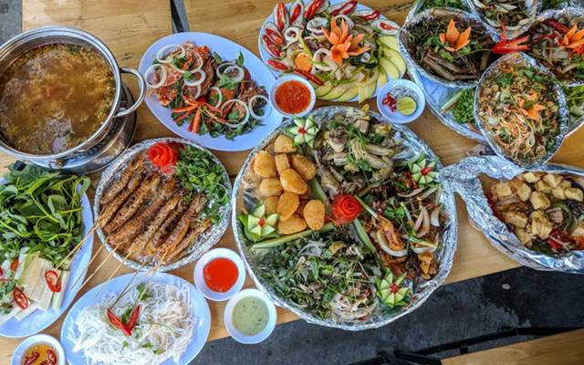 Quán Ăn Hải Sản Biển Phố