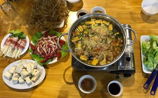 Quán Ăn Hằng Linh - Bún & Lẩu Nướng