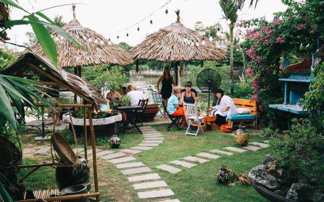 Hideout River Cafe