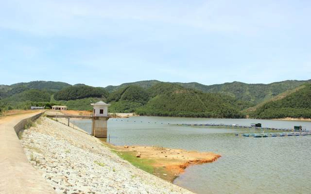 Hồ Khe Ngang