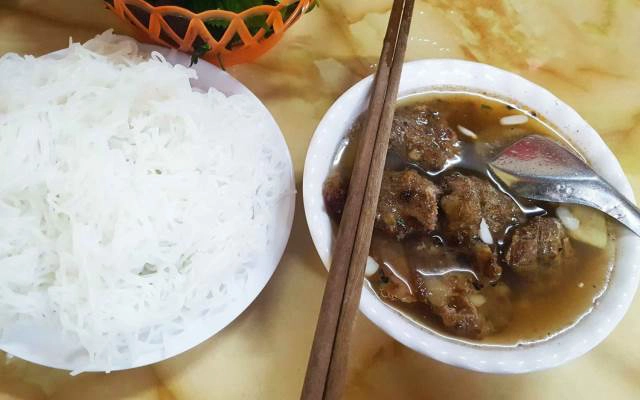 Quán Ăn Hoa Phượng - Bún Chả & Phở Trộn