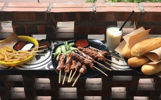 Quán Ăn Hoàng Đức - Thịt Xiên Nướng