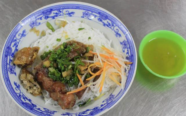 Quán Ăn Hồng Đào 167 - Bánh Cuốn & Bún Nem Nướng