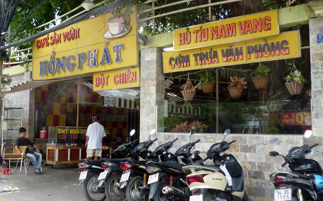 Quán Ăn Hồng Phát Cafe - Không Gian Sân Vườn