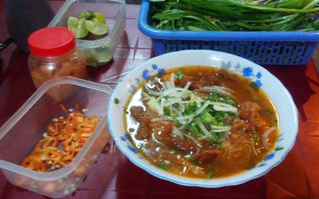 Quán Ăn Hủ Tiếu Bò Kho - Bãi Sậy