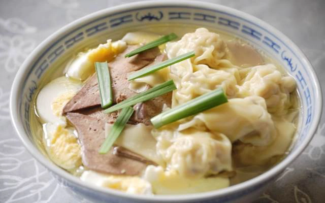 Quán Ăn Hủ Tiếu & Mì Hoành Thánh Gốc Hoa - Trần Văn Đang