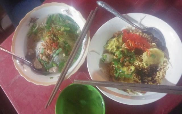 Quán Ăn Hủ Tiếu Mì, Hoành Thánh & Sủi Cảo