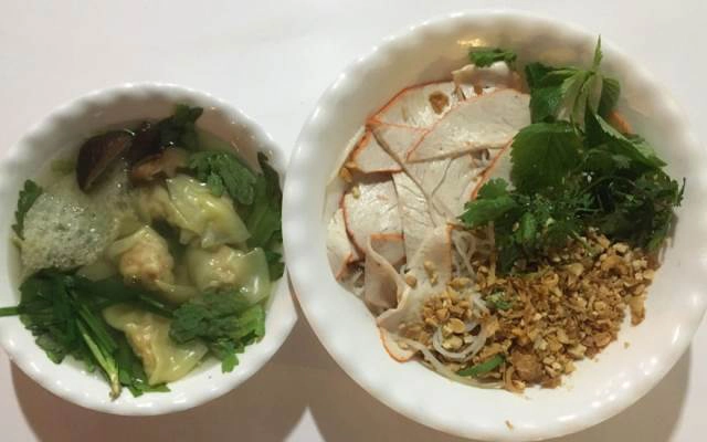 Quán Ăn Hủ Tiếu Trọng - Xóm Chiếu