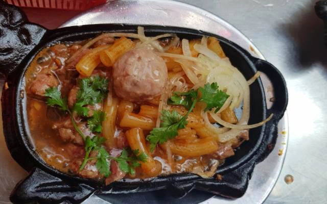 Quán Ăn Hùng Bò - Bít Tết & Sốt Vang