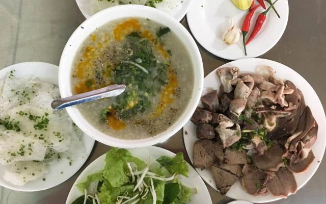 Quán Ăn Huynh Đệ Quán - Cháo Lòng, Lẩu & Nướng