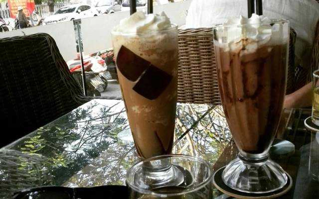Joly Cafe