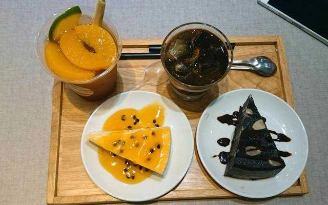 Jomely - Gelato - Coffee & Cake