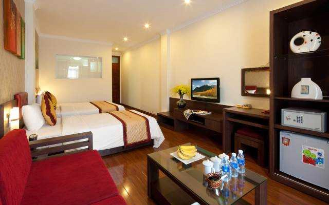 Khăn Quàng Đỏ Hotel - Hoàng Hoa Thám