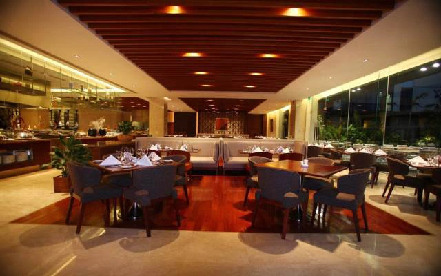 Nhà Hàng Lackah Restaurant - Crowne Plaza West Hanoi Hotel