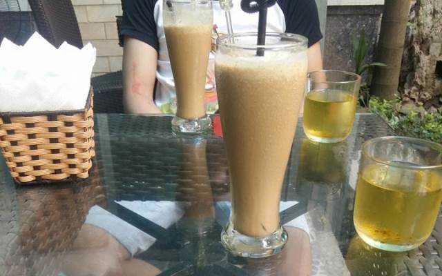 Lake Side Cafe