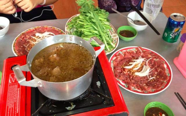 Quán Ăn Lẩu Bò Mắm Ruốc - 30 Tháng 4