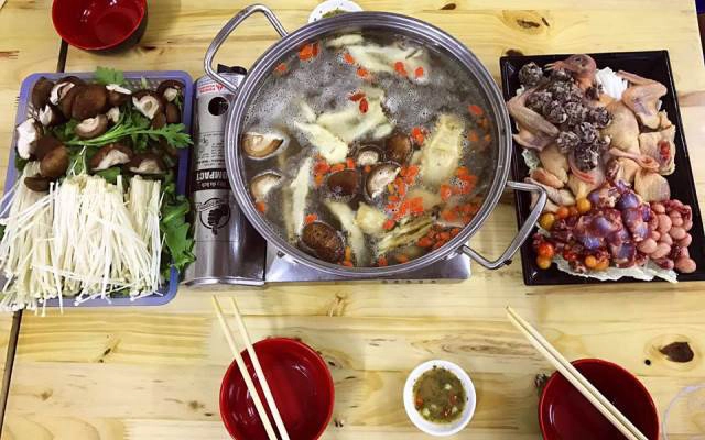 Quán Ăn Lẩu Nướng Hai Chị Em