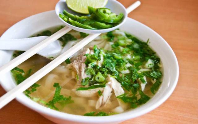 Quán Ăn Linh Chi - Phở Gà Ta