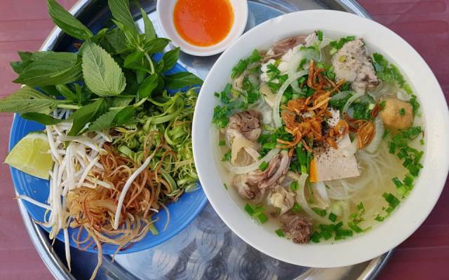 Quán Ăn Linh Tâm - Phở, Cơm & Hủ Tiếu