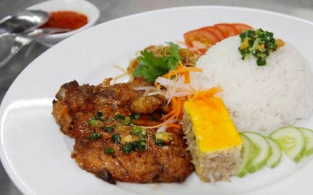 Luyến Huệ - Cơm Bình Dân