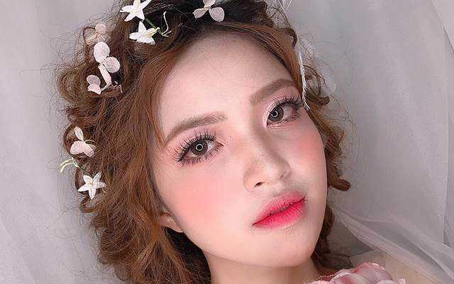 Makeup Anna Trần