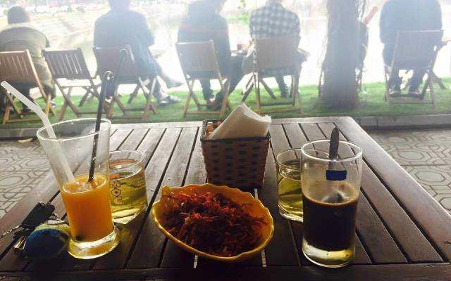 Moon Cafe - Phạm Huy Thông