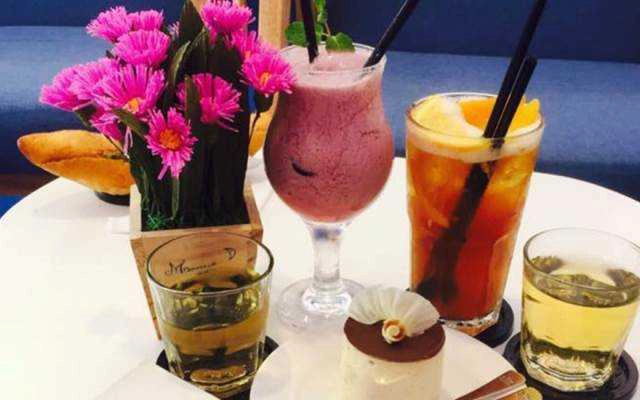 Moon Coffee - Drink - Cakes & Books