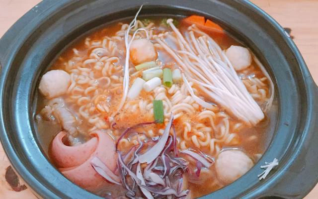 Quán Ăn Mỳ Cay & Trà Sữa - Bà Triệu