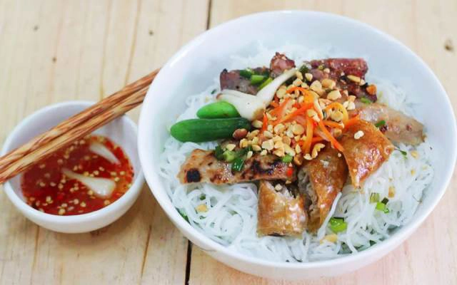 Quán Ăn Nem Nướng & Bún Thịt Nướng 243 Tôn Đản