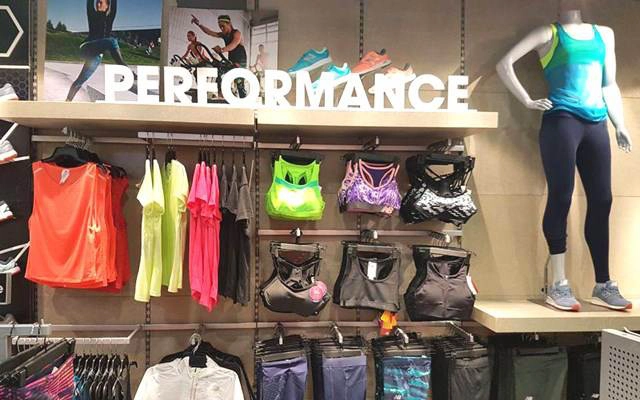 New Balance - Lê Văn Sỹ