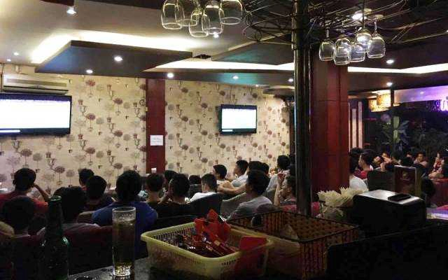 New Moon Cafe & Karaoke