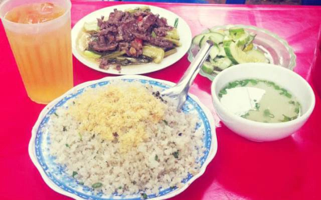 Quán Ăn Ngoan Tiến - Bún Chả & Cơm Rang