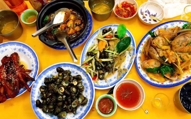 Ngọc Sơn - Ốc & Chân Gà Nướng