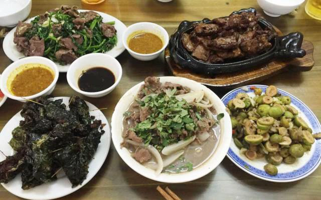 Quán Ăn Ngọc Tú - Dê Núi, Trâu Tươi & Gà Đồi