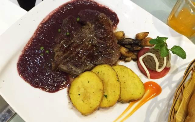 Nhà Hàng Măm Măm Steak - Giảng Võ