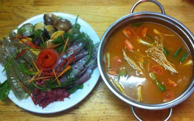 Nhà Hàng Điểm Vàng Quán - Lẩu Sụn & Lẩu Gà Ác