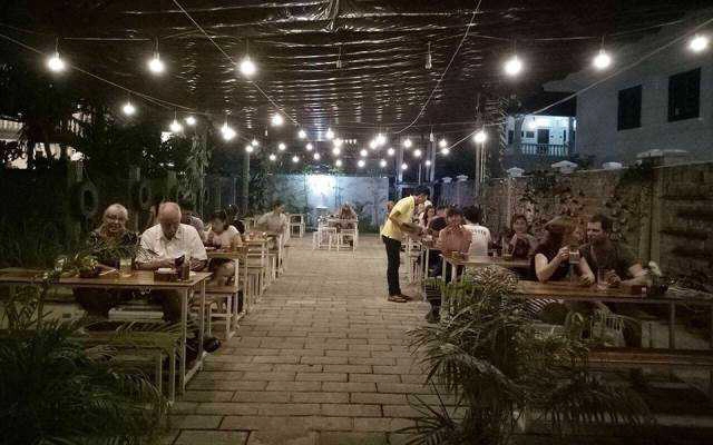 Nhà Hàng Đông Phú Beer Garden