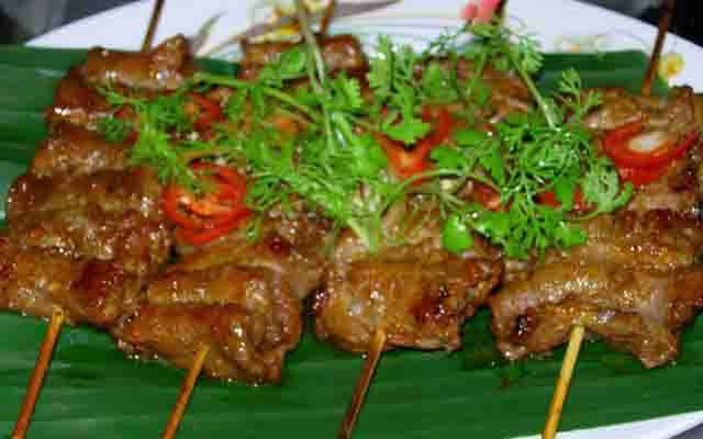 Nhà Hàng Gốc Tếch Huyền Minh