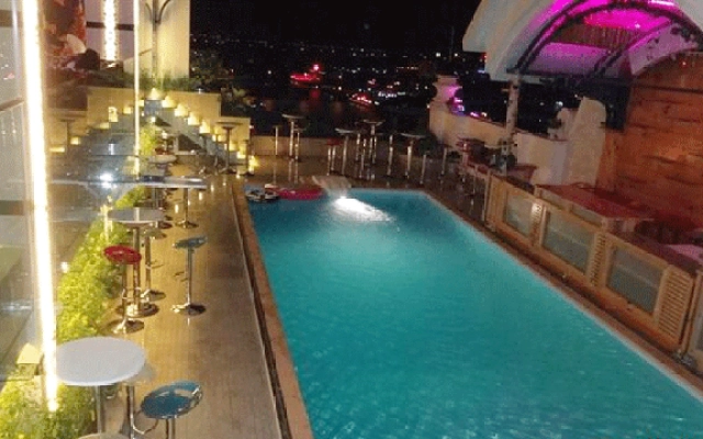 Nhà Hàng Holiday One Sky Bar - Phạm Ngọc Thạch