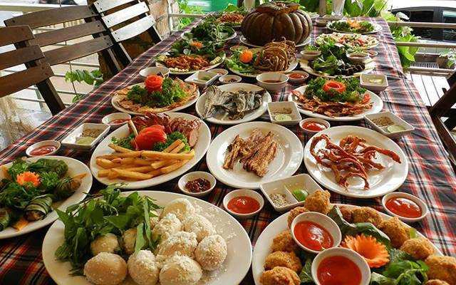 Nhà Hàng Holiday Quán - Hải Sản Tươi Sống